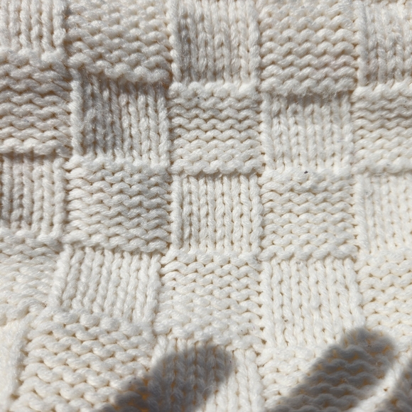 Cozy Checkerboard Knit Shoulder Bag - Chic Ivory Woven Texture - Picture 6 of 10